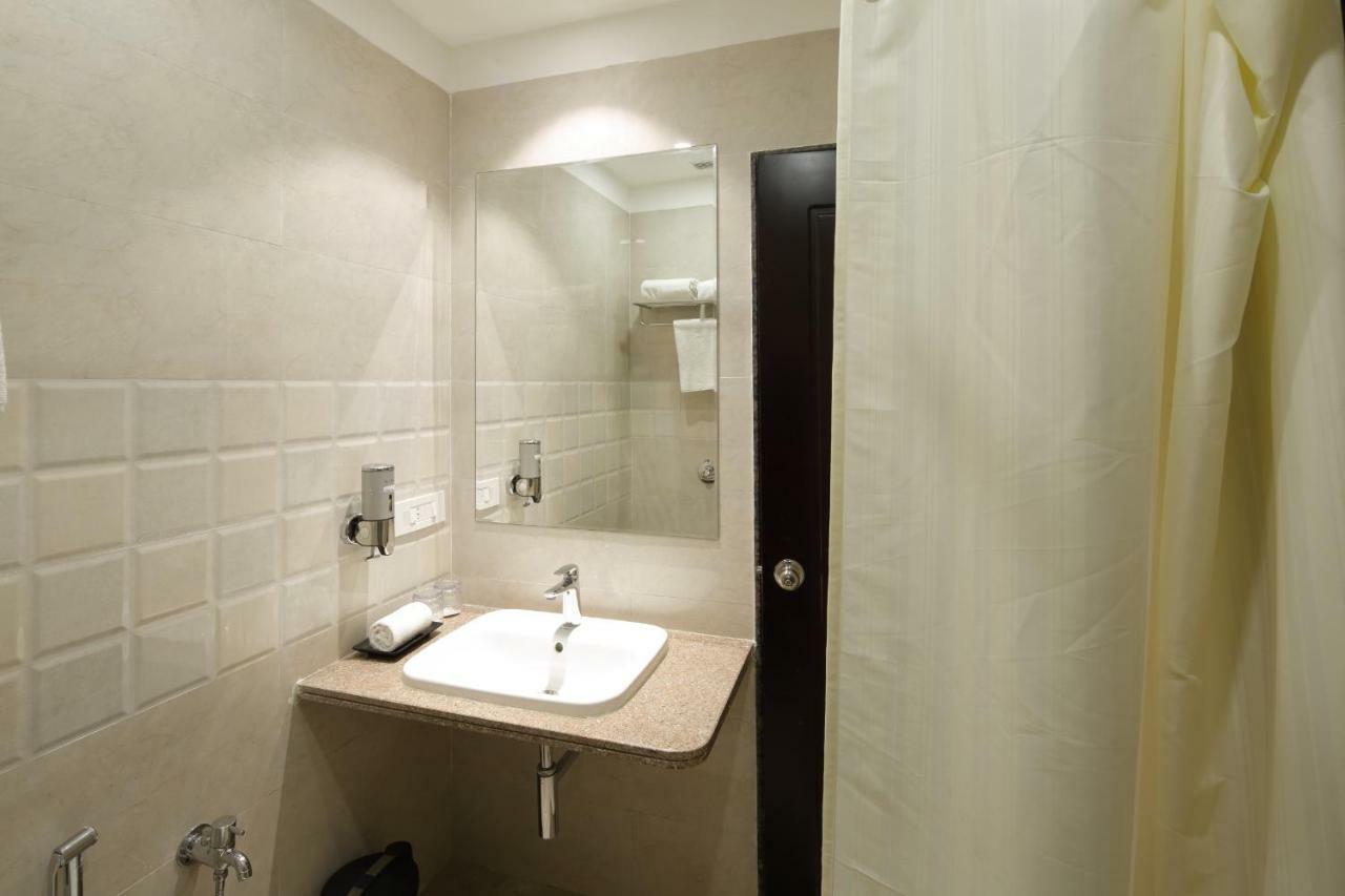 Regenta Inn Ranip Ahmedabad Exterior foto