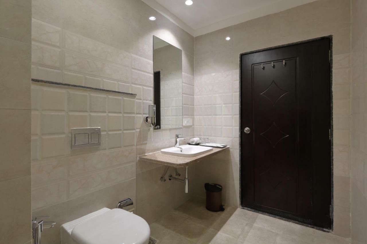 Regenta Inn Ranip Ahmedabad Exterior foto
